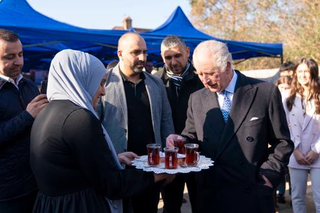Bilder des Jahres 2023, Entertainment 02 Februar Entertainment Themen der Woche KW07 Entertainment Bilder des Tages . 14 02 2023. London, United Kingdom. King Charles III meets members of the Turkish community in London, who have been collecting, packaging and organising the transportation of food, blankets and warm clothing for people who have recently been affected by the earthquakes in Turkey.  xPoolx xi-Imagesx IIM-24145-0007