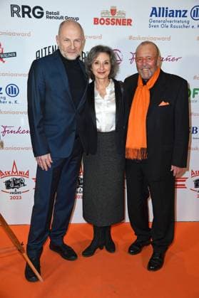 Götz Schubert with wife Simone Witte, Leonhard R Mueller Askania at the ASKANIA AWARD 2023 at the Berlin Capital Club in Berlin on 14 02 2023
