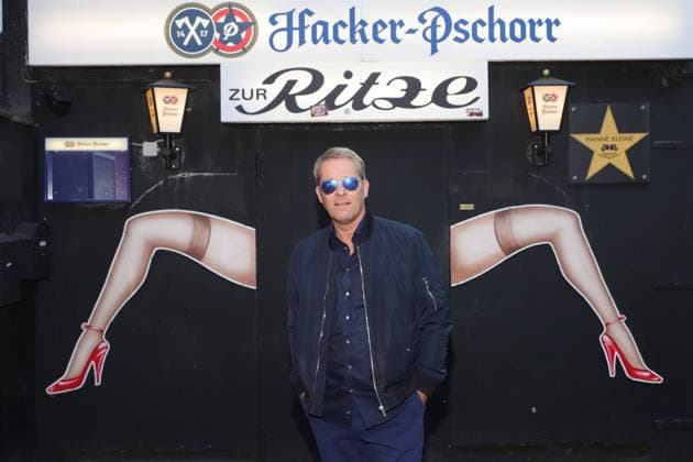 Bilder des Jahres 2023, Entertainment 02 Februar Entertainment Themen der Woche KW07 Entertainment Bilder des Tages THE INTERVIEW LUNCH Hinnerk Baumgarten, Fototermin im Rahmen der Reportage-Reihe THE INTERVIEW LUNCH, Ritze Hamburg, 14.02.2023 *** THE INTERVIEW LUNCH Hinnerk Baumgarten, photo session as part of the reportage series THE INTERVIEW LUNCH, Ritze Hamburg, 14 02 2023 Copyright: xEventpressxBecherx