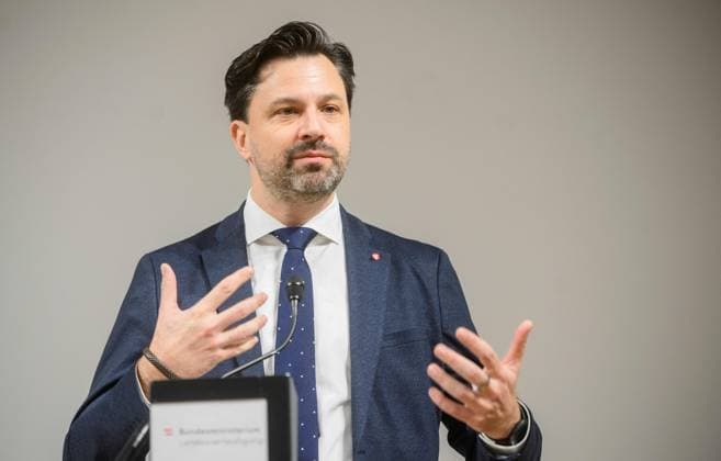 20230215 Bestellung des neuen Direktors des Heeresgeschichtlichen Museums WIEN, OESTERREICH - 15. FEBRUAR: Neuer Direktor des Heeresgeschichtlichen Museums Georg Hoffmann bei seimer Bestellung durch die Verteidiugsministerin in der Rossauer Kaserne am 15. Februar, 2023 in Wien, Oesterreich. 230215_SEPA_32_010 Copyright: xMartinxJuenx SEPAxMedia