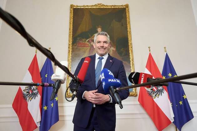 News Themen der Woche KW07 News Bilder des Tages Â - Wien 15.02.2023- Heute dab der österreichische Bundeskanzler im Bundeskanzleramt die Gründung einer Corona Versöhnungskommission bekannt. PHOTO: Bundeskanzler Karl Nehammer (ÖVP) bei seiner Erklärung zur Coronaversöhnungskommission. Vienna (AUSTRIA) Today the Austrian Chancellor announced the establishment of a Corona Reconciliation Commission in the Federal Chancellery. Bundeskanzler Nehammer verkündet Corona-Versöhnungskommission *** Â Vienna 15 02 2023 Today dab the Austrian Chancellor announced the establishment of a Corona Reconciliation Commission in the Federal Chancellery PHOTO Chancellor Karl Nehammer ÖVP at his statement on the Corona Reconciliation Commission Vienna AUSTRIA Today the Austrian Chancellor announced 
