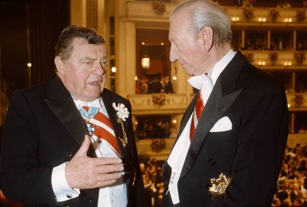 Wiener Opernball 1987 Wien, Staatsoper, 1987 Franz Josef Strauß, Kurt Waldheim Wien Austria *** Vienna Opera Ball 1987 Vienna, State Opera, 1987 Franz Josef Strauß, Kurt Waldheim Vienna Austria Z101000498_160223_2jpeg