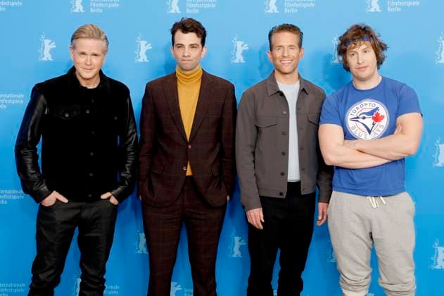 Entertainment Themen der Woche KW07 Entertainment Bilder des Tages Cary Elwes, Jay Baruchel, Glenn Howerton und Matt Johnson beim Photocall zum Kinofilm BlackBerry auf der Berlinale 2023 73. Internationale Filmfestspiele Berlin im Hotel Grand Hyatt. Berlin, 17.02.2023 *** Cary Elwes, Jay Baruchel, Glenn Howerton and Matt Johnson at the photocall for the feature film BlackBerry at the Berlinale 2023 73 Berlin International Film Festival at the Hotel Grand Hyatt Berlin, 17 02 2023. Foto:xD.xBedrosianx xFuturexImage