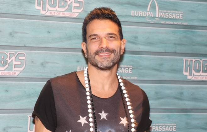 Hamburg zu Gast: Marc Terenzi Zur Eröffnung des Burger Restaurants HOBÂ S Hut of Burger , am Mittwoch, den 15. Februar 2023, in der Eurpapassage Hamburg, waren viele Prominente, die bei leckeren Burgern und Kaltgetränken viel Spaß hatten! Der Abdruck dieses Bildes ist honorarpflichtig. *** Hamburg to guest Marc Terenzi For the opening of the burger restaurant HOBÂ S Hut of Burger , on Wednesday, February 15, 2023, in the Eurpapassage Hamburg, were many celebrities who had a lot of fun with delicious burgers and cold drinks The reprint of this image is subject to a fee 505501282122926 BIC HASPDEHHXXX Copyright: xEibner-Pressefotox EP_pap