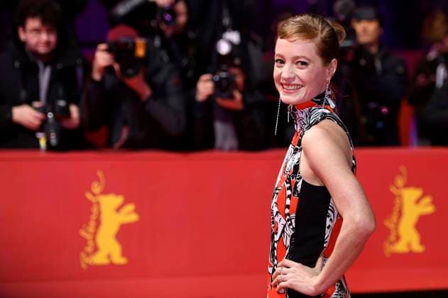 Leonie Benesch at the Red Carpet Photocall for the ZDF miniseries Der Schwarm at the Berlinale 2023 73 Berlin International Film Festival in front of the Berlinale Palast Berlin, 19 02 2023 Foto:xC.xNiehausx xFuturexImage