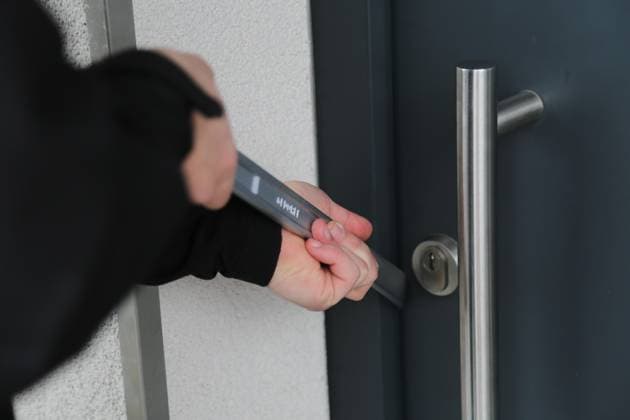 20 02 2023, Handenberg, AUT, On the road in Upper Austria, reportage, photo shoot, various theme images, theme image, in the picture burglar, burglary, burglar tool, crowbar, serial burglar, thief, theft, burglary, home invasion, broken into house,