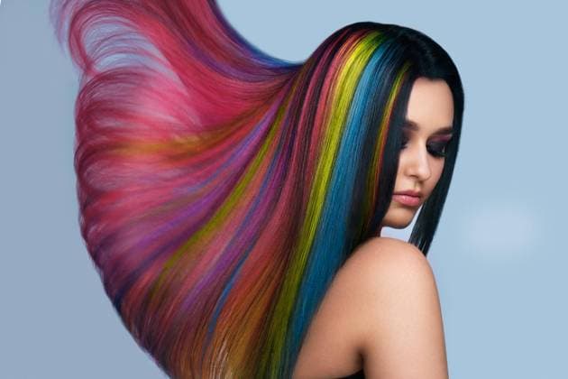 Creative Highlights Symbolbilder Porträt einer schönen Frau mit buntem Haar und kreativem Make-up und Frisur *** Portrait a beautiful Woman with colorful Hair and creative Make up and Hairdo Copyright: imageBROKER/NikitaxKobrin ibxnko08768225.jpg ,model released, Symbolfoto ,property released