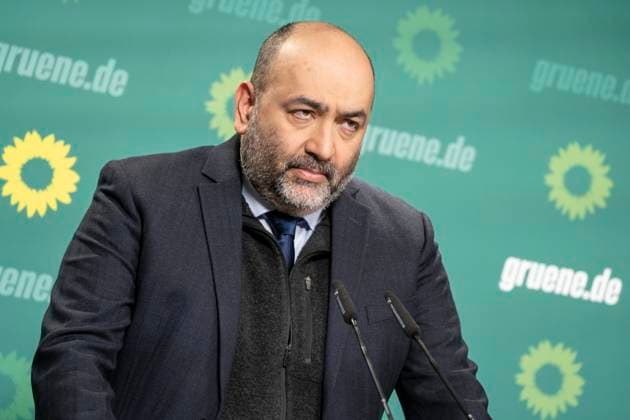 News Themen der Woche KW08 News Bilder des Tages Pressekonferenz mit Omid Nouripour, Bundesvorsitzender von Bündnis90 Die Grünen -;Pressekonferenz mit Omid Nouripour, Bundesvorsitzender von Bündnis90 Die Grünen -, Berlin Berlin Deutschland Parteizentrale *** Press conference with Omid Nouripour, Federal Chairman of Bündnis90 Die Grünen Press conference with Omid Nouripour, Federal Chairman of Bündnis90 Die Grünen , Berlin Berlin Germany Party Headquarters