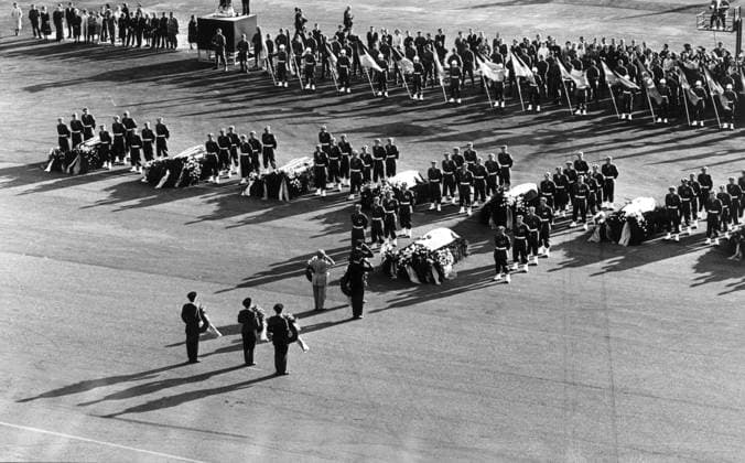 SECRET POLITICS 60 UN Secretary-General Dag Hammarskjöld dies in a plane crash in Africa on 18 September 1961 The accident is surrounded by rumours and speculation that it was sabotage The commission set up could not prove anything The picture shows Hammarskjölds coffin on arrival in Sweden Photo 1961 09 29 Jan Coll  Copyright: xJanxCollsiööx HAMMARSKJÖLD KISTA