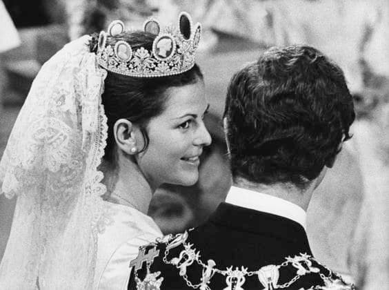STOCKHOLM 1976-06-19. Kung Carl XVI Gustaf gifter sig med Silvia Sommerlath i Storkyrkan i Stockholm den 19 juni 1976. ********* King Carl XVI Gustaf of Sweden and Queen Silvia (then Miss Silvia Renate Sommerlath) on their wedding day June 19, 1976. The picture is taken during the wedding ceremony held by Archbishop Olof Sundby in Storkyrkan . STOCKHOLM SVERIGE x190x *** STOCKHOLM 1976 06 19 King Carl XVI Gustaf marries Silvia Sommerlath in Storkyrkan in Stockholm on June 19, 1976 King Carl XVI Gustaf of Sweden and Queen Silvia then Miss Silvia Renate Sommerlath on their wedding day June 19, 1976 The picture is taken during the wedding ceremony held by Archbishop Olof Sundby in Storkyrkan STOCKHOLM SVERIGE x190x  Copyright: xPressensxBild SCANPIX TTx KUNGABRÖLLOP