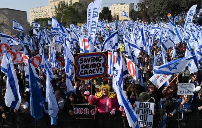 Tens of thousands of Israelis protest for outside the Israeli Knesset, Parliament, against Prime Minister Benjamin Netanyahu s judicial reform in Jerusalem, on Monday, February 20, 2023.  JER2023022009 DEBBIExHILL