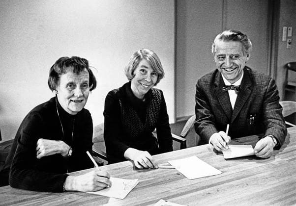 STOCKHOLM 1971-01-20. The three children s book authors Astrid Lindgren (left), Sweden, Tove Jansson, Finland, and Thorbjörn Egner, Norway. Planning for the North Vision program on TV for the benefit of the Refugee -71 fundraiser. STOCKHOLM Sweden x5600x *** STOCKHOLM 1971 01 20 The three children s book authors Astrid Lindgren left , Sweden, Tove Jansson, Finland, and Thorbjörn Egner, Norway Planning for the North Vision program on TV for the benefit of the Refugee 71 fundraiser STOCKHOLM Sweden x5600x  Copyright: xBo-AjexMellin SVTx LINDGREN-JANSSON-EGNER