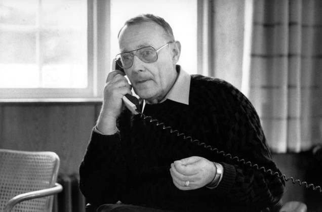 ARKIV 1988-11-23 Ingvar Kamprad, IKEA:s grundare, pratar i telefon. SVERIGE x11014x *** ARCHIVE 1988 11 23 Ingvar Kamprad, founder of IKEA, talks on the phone SWEDEN x11014x  Copyright: xTomasxOneborgx xTTx x INGVAR KAMPRAD