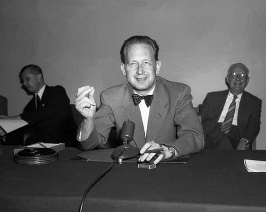 NEW YORK 1953 04 09 Dag Hammarskjöld on arrival in New York and taking office as Secretary General of the United Nations New York USA x1902x  Copyright: xTTxHISTORICALx DAG HAMMARSKJOLD