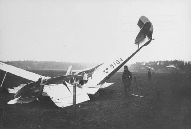 VÄSTERAS 1944 02 13 On Sunday 13 February 1944, Stig Wennerström saved his life with a parachute jump during an air crash in VÄSTERAS SWEDEN x190x  Copyright: xSCANPIXxSVERIGE TTx FLYGHAVERI