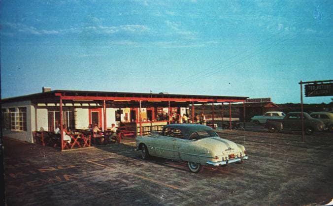 Nov 4, 1997 - PASADENA, Florida, U.S. - 11 3 97 PASADENA TED PETERS 2 YELVERTON STORY... A 1954 photo of Ted Peters Famous Smoked Fish restaurant. The front parking lot is now a lot shorter because of 4 lanes of Pasadena Ave. MARK GUSS PHOTO PASADENA U.S.  - ZUMAs70_ 19971104_new_s70_856 Copyright: xMarkxGuss TampaxBayxTimesx