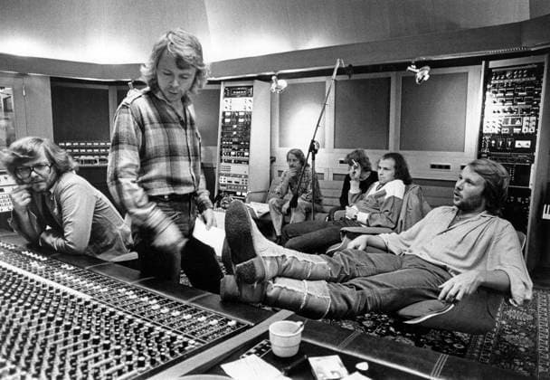 STOCKHOLM 1978-09-29 Technican Michael Tretow, Bjorn Ulvaeus and Benny Andersson duing the production of a new ABBA album in 1978. In the background studio musicians Rutger Gunnarsson, Ola Brunkert and Lasse Wellander Stockholm Sweden xx *** STOCKHOLM 1978 09 29 Technican Michael Tretow, Bjorn Ulvaeus and Benny Andersson duing the production of a new ABBA album in 1978 In the background studio musicians Rutger Gunnarsson, Ola Brunkert and Lasse Wellander Stockholm Sweden xx  Copyright: xArnexJönsson DN TTx ABBA IN THE POLARSTUDIO