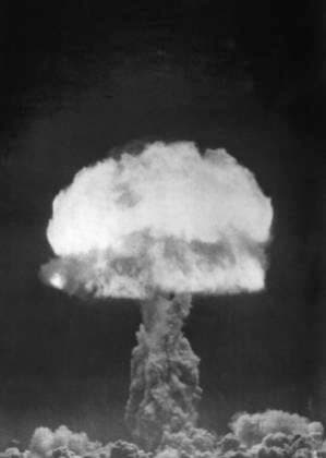 ARKIV NOVAJA SEMLJA, SOVJET 19621225. Svampmolnet efter ett sovjetiskt kärnvapenprov pa ca 11 megaton i omradet runt Novaja Semlja. RYSSLAND x190x *** ARKIV NOVAJA SEMLJA, SOVIET 19621225 The mushroom cloud after a Soviet nuclear test of about 11 megatons in the area around Novaya Zemlya RUSSIA x190x  Copyright: xPRESSENSxBILDx xTTx Atombomb 1962