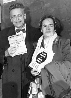SEKLET-VETENSKAP-50 Den 14 september 1953 kommer del tva av Kinseyrapporten, som kartlägger mannens respektive kvinnans sexuella beteende. Rapporten bidrog till en tolerantare sexualsyn. Pa bilden Alfred Kinsey med maka. Foto : EPU Kod: 193 9909 COPYRIGHT SCANPIX SWEDEN PB-KOD: 193 x193x *** SECRET SCIENCE 50 On 14 September 1953, part two of the Kinsey Report, which surveys the sexual behaviour of men and women, is published.The report contributed to a more tolerant view of sex.Pa Bild Alfred Kinsey with wife Photo EPU Code 193 9909 COPYRIGHT SCANPIX SWEDEN PB KOD 193 x193x  Copyright: xPRESSENSxBILDx SEK50KINSEY