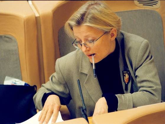 STOCKHOLM 10FEB1999 - Utrikesminister Anna Lindh vid utrikespolitiska debatten i riksdagen pa onsdagen. STOCKHOLM SVERIGE x1001x *** STOCKHOLM 10FEB1999 Minister for Foreign Affairs Anna Lindh at the foreign policy debate in the Riksdag on Wednesday STOCKHOLM SVERIGE x1001x  Copyright: xJanxCollsiööx