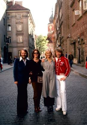 WARSZAWA 1976-10-08 Svenska popgruppen Abba med fr. v. Benny Andersson, Anni-Frid Lyngstad, Agnetha Fältskog och Björn Ulvaeus pa besök i Warszawa, Polen, 8:e oktober 1976. Warszawa Polen x50020x *** WARSZAWA 1976 10 08 Swedish pop group Abba with from left Benny Andersson, Anni Frid Lyngstad, Agnetha Fältskog and Björn Ulvaeus on a visit to Warsaw, Poland, 8th October 1976 Warsaw Poland x50020x  Copyright: xLeifxRxJansson TTx ABBA WARSZAWA 1976