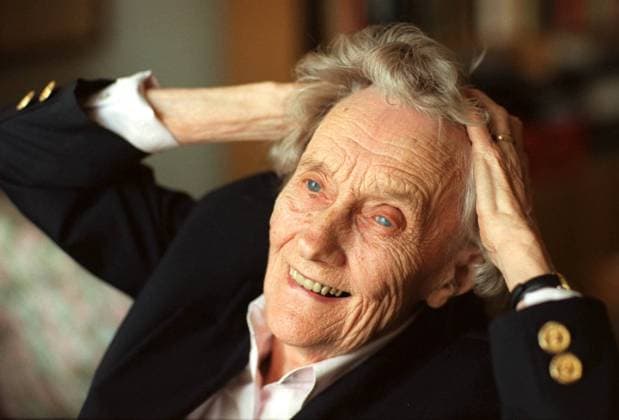 19970404 - Den världsberömda barnboksförfattarinna Astrid Lindgren kallar sig för världens äldsta barn. Hon fyller 90 ar i november i ar. Hon ses här i sitt hem i Vasastaden i Stockholm. Astrid Lindgren har skapat manga populära barnbokdfigurer sasom Pippi Langstrump, Madicken och Emil i Lönneberga. Hennes böcker läses över hela världen och Pippi Langstrump är översatt till 56 sprak. STOCKHOLM SVERIGE x1014x *** 19970404 World-famous childrens author Astrid Lindgren calls herself the worlds oldest child She turns 90 this November She is seen here at her home in Vasastaden in Stockholm Astrid Lindgren has created many popular childrens book characters such as Pippi Longstocking, Madicken and Emil in Lönneberga Her  Copyright: xTobiasxRöstlundx ASTRID LINDGREN