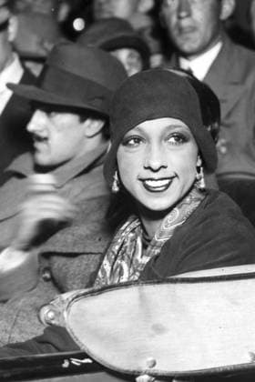 IMAGO ICONS: Josephine Baker 1928-07-17. Den amerikanska revystjärnan Josephine Baker besöker Sverige för första gangen. Hennes mörka hy, vilda dans och nakna kropp väckte enormt uppseende. SVERIGE PB-KOD: 190 x190x *** 1928 07 17 American revue star Josephine Baker visits Sweden for the first time Her dark skin, wild dancing and naked body attracted enormous attention SVERIGE PB KOD 190 x190x  Copyright: xPRESSENSxBILD PressensxBild TTx JOSEPHINE BAKER