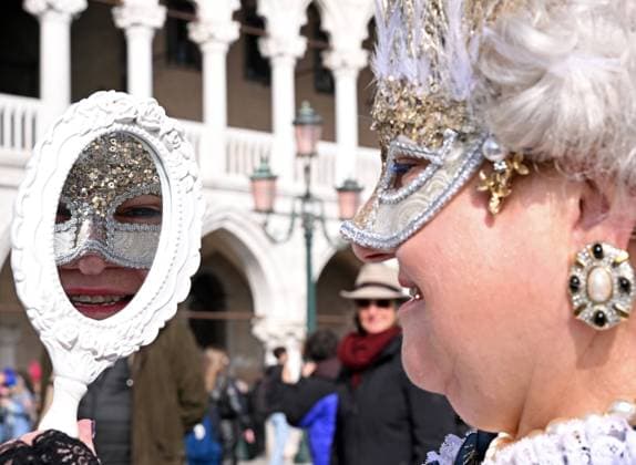 (230221) -- VENICE, Feb. 21, 2023 -- A reveler poses during the Venice Carnival in Venice, Italy, Feb. 20, 2023. The Venice Carnival 2023 runs from Feb. 4 to Feb. 21 in the Italian lagoon city. (Photo by Xinhua) ITALY-VENICE-VENICE CARNIVAL 2023 AlbertoxLingria 