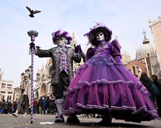 (230221) -- VENICE, Feb. 21, 2023 -- Revelers pose during the Venice Carnival in Venice, Italy, Feb. 20, 2023. The Venice Carnival 2023 runs from Feb. 4 to Feb. 21 in the Italian lagoon city. (Photo by Xinhua) ITALY-VENICE-VENICE CARNIVAL 2023 AlbertoxLingria 