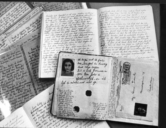 IMAGO ICONS: Anne Frank SEKLET-KULTUR-40 Anne Franks dagböcker. Den judiska flicka Anne Frank förde dagbok under de tva ar som hon och hennes familj satt gömda i en lägenhet i Amsterdam för undkomma nazisternas förföljelser. Familjen upptäcks och förvisas till Auschwitz. Dagböckerna hittas 1944 och blir ett viktigt vittnesmal för eftervärlden om judeförföljelsernas konsekvenser frö de drabbade. AMSTERDAM HOLLAND PB-KOD: 194 x194x *** SECRET CULTURE 40 The diaries of Anne Frank The Jewish girl Anne Frank kept a diary during the two years she and her family were hidden in an apartment in Amsterdam to escape Nazi persecution The family was discovered and deported to Auschwitz The diaries were found in 1944 and became an important tes  Copyright: xPRESSENSxBILDx SEK40ANNE1