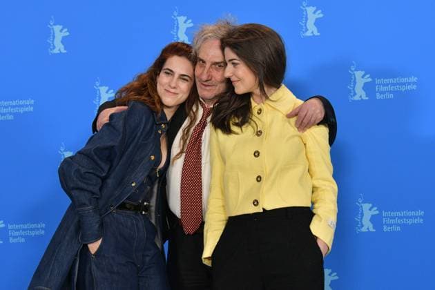 Entertainment Themen der Woche KW08 Entertainment Bilder des Tages 73rd Berlinale. Berlin International Film Festival. Photocall with LE GRAND CHARIOT movie cast Philippe Garrel Esther Garrel Lena Garrel Thomas Bohlen Starface 288847 2023-02-21 Berlin Allemagne  Copyright: xThomasxBohlenx STAR_288847_013