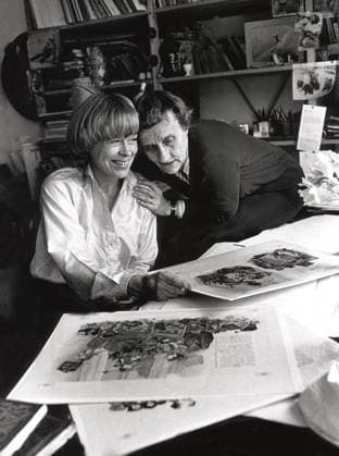 SCANPIX SWEDEN, 1979-05-15. Astrid Lindgren, barnboksförfattarinna. Här med sin illustratör, den estniska tecknarinnan Ilon Wikland (t.v.). Tittar pa illustrationer tillsammans. Författare x20360x *** SCANPIX SWEDEN, 1979 05 15 Astrid Lindgren, childrens author Here with her illustrator, Estonian cartoonist Ilon Wikland left Looking at illustrations together Author x20360x  Copyright: xTTx 20360