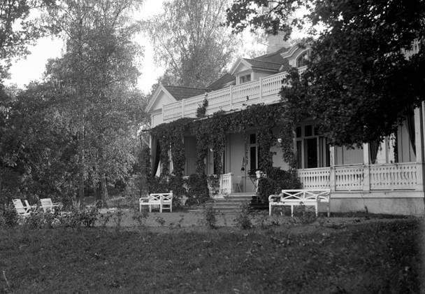 SÖDERMANLAND 1936 Harby gard i Södermanland ägdes av Greta Garbo mellan 1936 och 1947. GNESTA SVERIGE x1900x *** SÖDERMANLAND 1936 Harby gard in Södermanland was owned by Greta Garbo between 1936 and 1947 GNESTA SVERIGE x1900x  Copyright: xTTxHISTORICALx GRETA GARBOS GARD