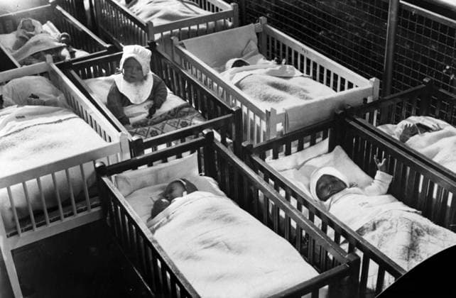 ARKIV 19371005 Svenska fattigvardsförbundets smabarnshem i Rasunda 1937. Äldre bilder PRB code 194 COPYRIGHT SCANPIX SWEDEN x194x *** ARCHIVE 19371005 The Swedish Poor Law Associations small childrens home in Rasunda 1937 Older images PRB code 194 COPYRIGHT SCANPIX SWEDEN x194x  Copyright: xÄldrexbildx