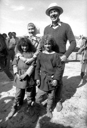 SCANPIX SWEDEN, 1983. Författarinnan Astrid Lindgren och Tage Danielsson, regissör. Här tillsammans med skadespelarna Hanna Zetterberg (Ronja) och Dan Hafström under inspelningen av filmen Ronja Rövardotter. kultur x20360x *** SCANPIX SWEDEN, 1983 Author Astrid Lindgren and director Tage Danielsson Here with actors Hanna Zetterberg Ronja and Dan Hafström during the shooting of the film Ronja Rövardotter culture x20360x  Copyright: xTTx 20360