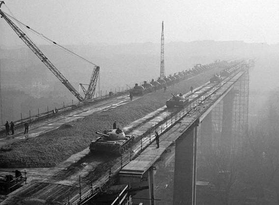 ***NOVEMBER 24, 1970, FILE PHOTO*** Load tests of the Nusel Bridge were carried out using tanks. The tests have been successful and show the high quality of the entire work built by the bridge builders of n.p. Stavby silninic a zeleznic Praha, holder of the Order of Labour. A general view of the Nusel Bridge under tank loading. (CTKxPhoto BedrichxKrejci) CTKPhotoFO00175707  CTKPhotoFO00175707