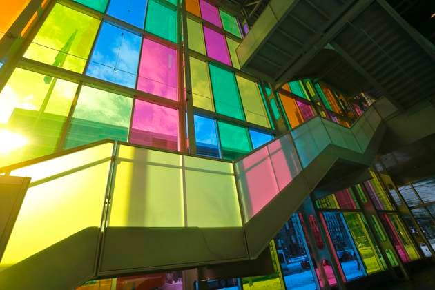 Creative Highlights World Bunte Spiegelungen im Foyer des Palais des congrès de Montréal *** Bunte Reflections at Foyer of Palais of Congrès de Montreal Copyright: imageBROKER/GuentherxSchwermer iblgsc09047179.jpg