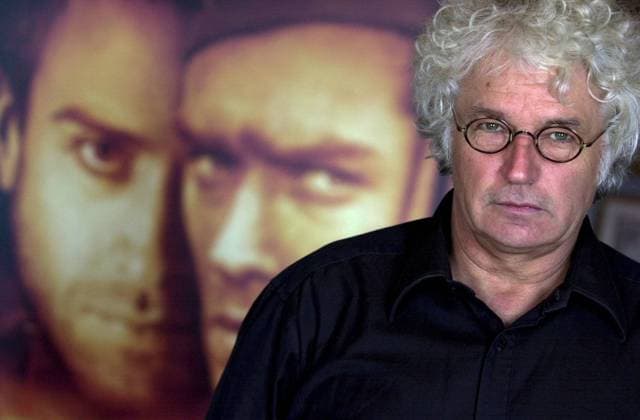 SCANPIX SWEDEN, 2001-03-27. Regissören Jean-Jacques Annaud. Filmaffisch i bakgrunden. x50010x *** SCANPIX SWEDEN, 2001 03 27 Director Jean Jacques Annaud Film poster in the background x50010x  Copyright: xJanerikxHenriksson TTx 50010