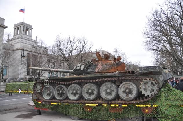 Bilder des Jahres 2023, News 02 Februar News Themen der Woche KW08 A Russian T-72 tank, destroyed by the Ukrainian army during the invasion, is displayed in front of the Russian embassy in Berlin on February 24, 2023, to mark the first anniversary of the war in Ukraine. (CTKxPhoto AlesxZapotocky) CTKPhotoP2023022403411  CTKPhotoP2023022403411
