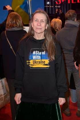 Mariette Rissenbeek demonstrates her solidarity with Ukraine together with Ukrainian filmmakers and members of the Intarnational Jury on the Red Carpet in front of the Berlinale Palast at the Berlinale 2023 73 Berlin International Film Festival Berlin, 24 02 2023 Foto:xF.xKernx xFuturexImage