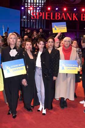 Kristen Stewart, Golshifteh Farahani and Claudia Roth join Ukrainian filmmakers and members of the Intarnational Jury to demonstrate their solidarity with Ukraine on the Red Carpet in front of the Berlinale Palast at the Berlinale 2023 73 Berlin International Film Festival Berlin, 24 02 2023 Foto:xF.xKernx xFuturexImage