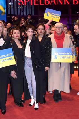 Kristen Stewart, Golshifteh Farahani and Claudia Roth join Ukrainian filmmakers and members of the Intarnational Jury to demonstrate their solidarity with Ukraine on the Red Carpet in front of the Berlinale Palast at the Berlinale 2023 73 Berlin International Film Festival Berlin, 24 02 2023 Foto:xF.xKernx xFuturexImage