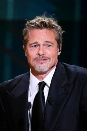 Apparition surprise de Brad Pitt pour remettre le Cesar d Honneur au realisateur David Fincher CELEBRITES : 48e Ceremonie des Cesar - 24 02 2023 JBAutissier Panoramic 