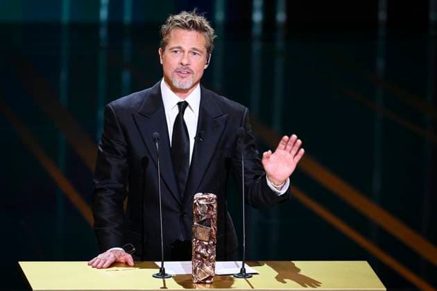 Apparition surprise de Brad Pitt pour remettre le Cesar d Honneur au realisateur David Fincher CELEBRITES : 48e Ceremonie des Cesar - 24 02 2023 JBAutissier Panoramic 