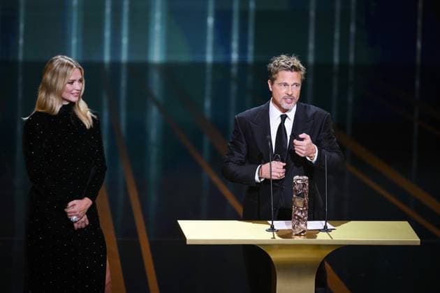 Apparition surprise de Brad Pitt pour remettre le Cesar d Honneur au realisateur David Fincher aux cote de Virginie Efira CELEBRITES : 48e Ceremonie des Cesar - 24 02 2023 JBAutissier Panoramic 