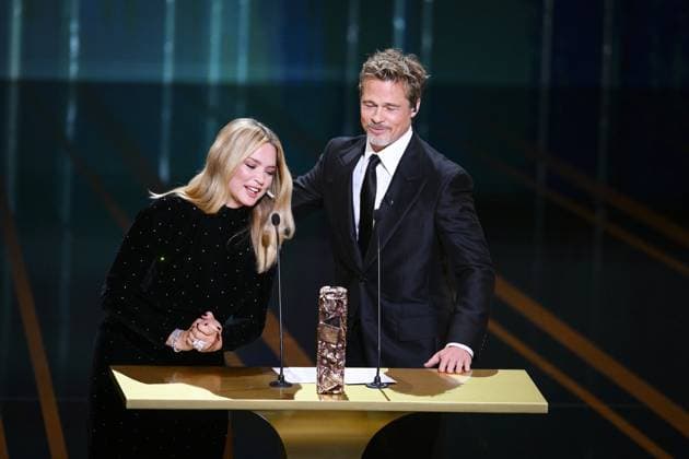 Apparition surprise de Brad Pitt pour remettre le Cesar d Honneur au realisateur David Fincher aux cote de Virginie Efira CELEBRITES : 48e Ceremonie des Cesar - 24 02 2023 JBAutissier Panoramic 