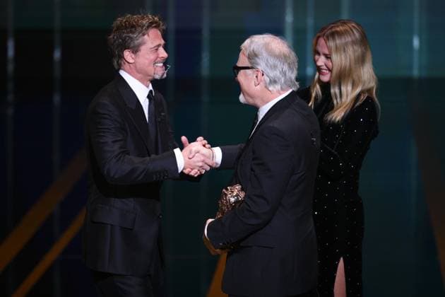 Apparition surprise de Brad Pitt pour remettre le Cesar d Honneur au realisateur David Fincher aux cote de Virginie Efira CELEBRITES : 48e Ceremonie des Cesar - 24 02 2023 JBAutissier Panoramic 