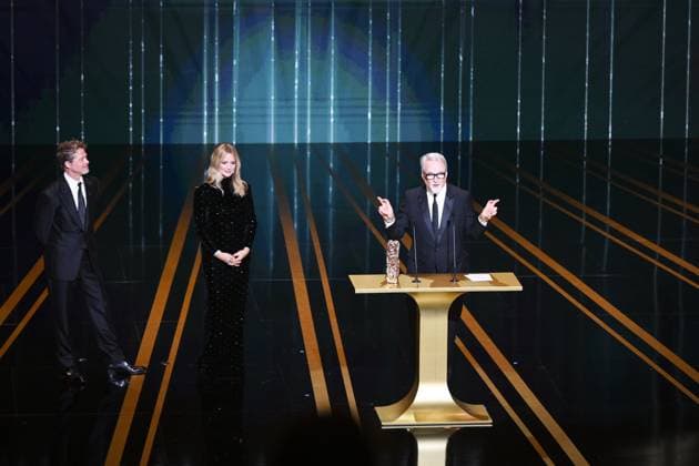 Apparition surprise de Brad Pitt pour remettre le Cesar d Honneur au realisateur David Fincher aux cote de Virginie Efira CELEBRITES : 48e Ceremonie des Cesar - 24 02 2023 JBAutissier Panoramic 