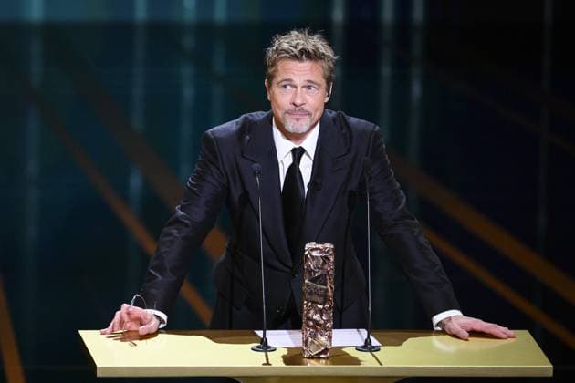 Apparition surprise de Brad Pitt pour remettre le Cesar d Honneur au realisateur David Fincher aux cote de Virginie Efira CELEBRITES : 48e Ceremonie des Cesar - 24 02 2023 JBAutissier Panoramic 