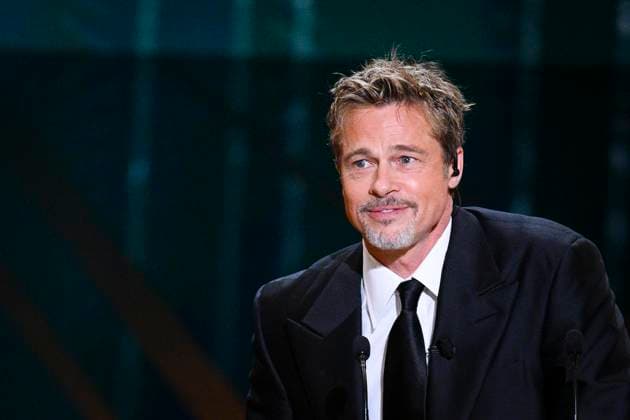 Apparition surprise de Brad Pitt pour remettre le Cesar d Honneur au realisateur David Fincher aux cote de Virginie Efira CELEBRITES : 48e Ceremonie des Cesar - 24 02 2023 JBAutissier Panoramic 